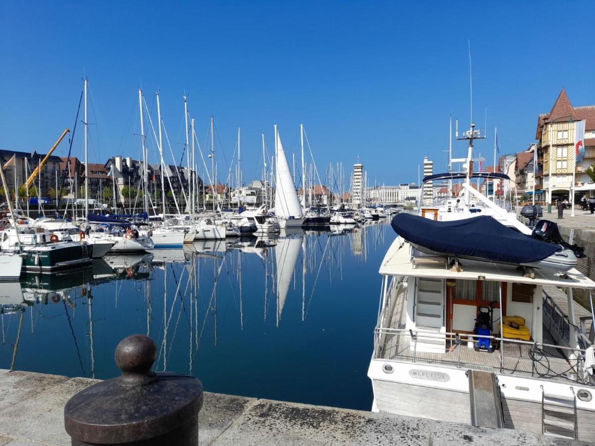 Studio Les Marinas-10 By Interhome Довиль Экстерьер фото